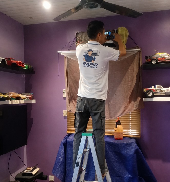 Aircond chemical wash with a protective catcher bag